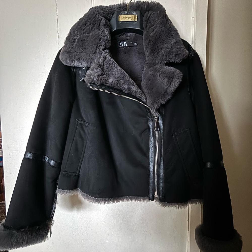 Zara Women's Black and Gray Teddy Jacket